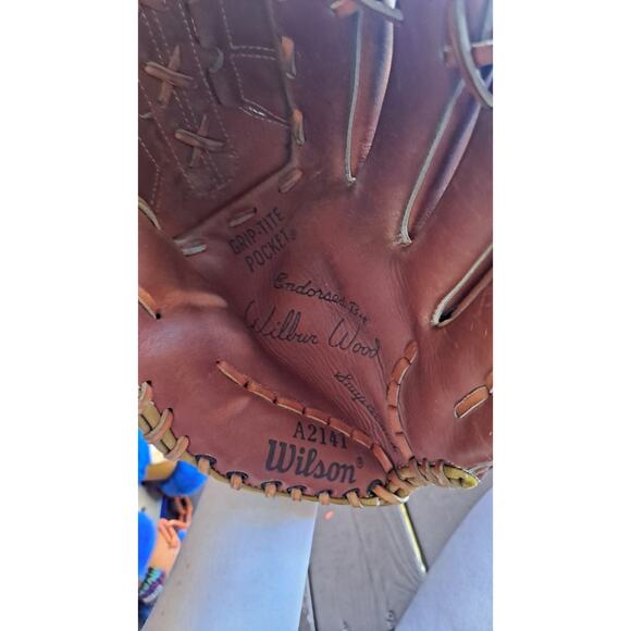 USED LHT Wilson Baseball Glove A2141 AS PICTURED - Picture 2 of 4